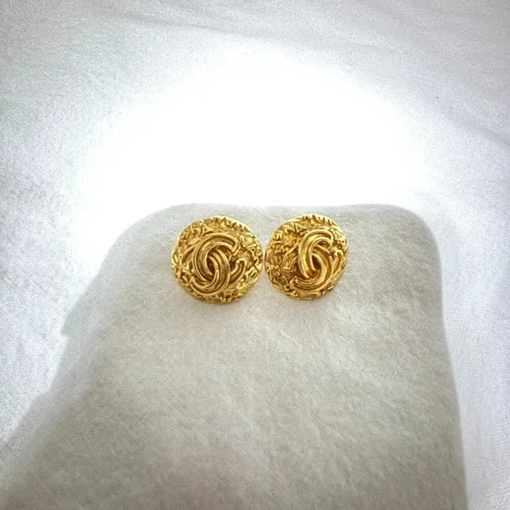 Chanel Earrings - Picture 2 of 4